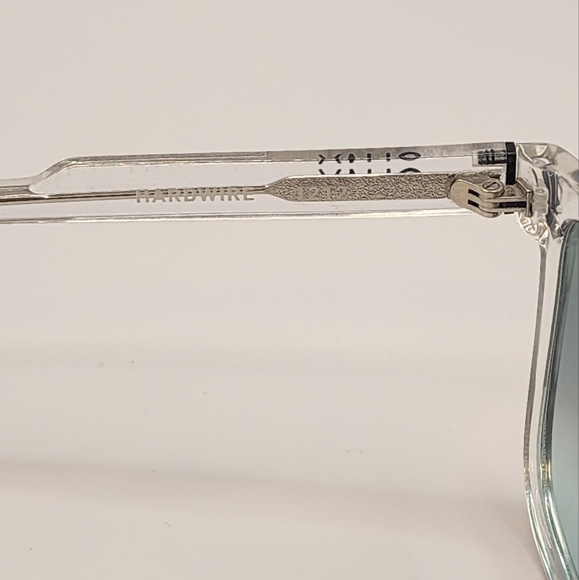 QUAY Hardwire Clear Frame Sunglasses - Picture 4 of 6